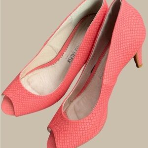 Elegant Coral Textured Peep-Toe Heels